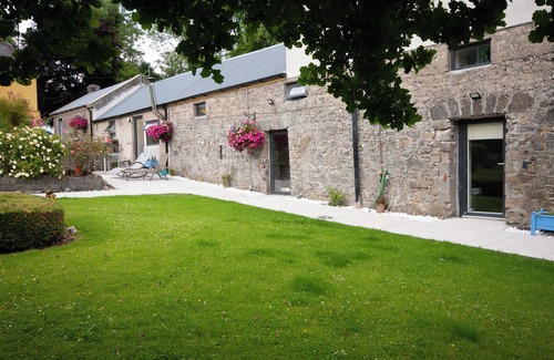 County Meath Cottage | Sarahs Cottage an enchanting 1-bedroom artisan stone cottage near Clonmellon.