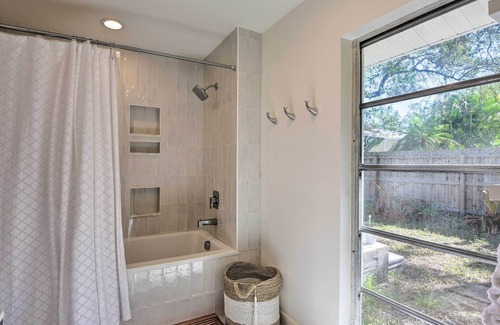 Lake Sarasota House | Sarasota Family Home w/ Pool - 8 Mi to Beach!