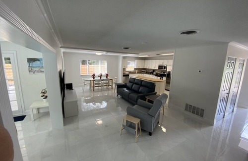 Indian Beach Sapphire Shores House | Sarasota Home Calm and Sunny in Sapphire S, 13 min. to Lido Key and 7 to Airport