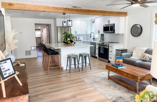 Alta Vista House | Sarasota Sunshine 3BR 2B private home w pool ,by downtown, 7miles to beaches.
