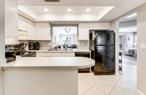 Sarasota Villa | Sarasota Villa w/Pool Access ~ 4 Mi to Beach!