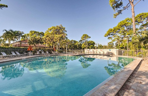 Sarasota Villa | Sarasota Villa w/Pool Access ~ 4 Mi to Beach!
