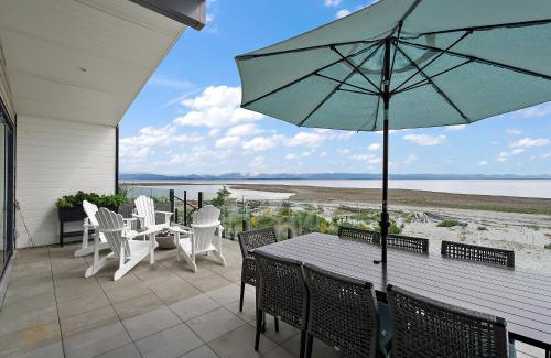Black Creek Villa | Saratoga Beachfront Villa