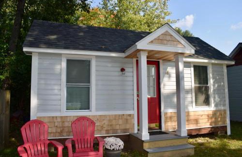 Malta Hotel | Saratoga Cabins
