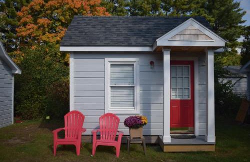 Malta Hotel | Saratoga Cabins