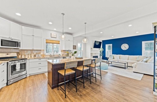 Saratoga Springs House | Saratoga Home with Lake Access and Outdoor Kitchen Internal name: Lake - Sleeps 8