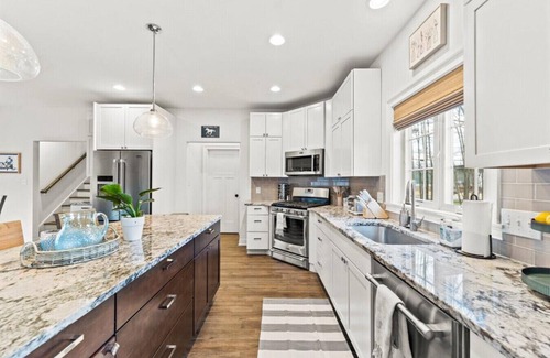 Saratoga Springs House | Saratoga Home with Lake Access and Outdoor Kitchen Internal name: Lake - Sleeps 8
