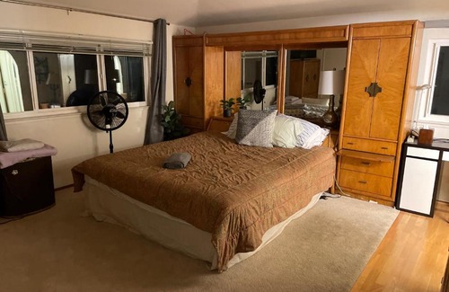 Saratoga House | Saratoga House - Cars Available