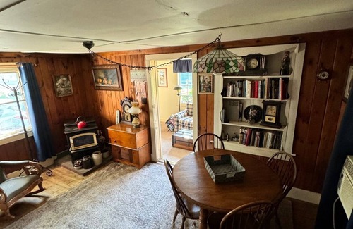 Malta Cottage | Saratoga Lake Rustic Cottage