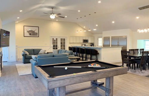 Saratoga Springs House | Saratoga Lake Home Sunsets and 5 Minutes to Downtown Saratoga