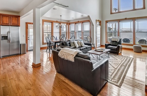 Saratoga Springs House | Saratoga Lakeside Lookout|9 Beds|EV Charger|Views
