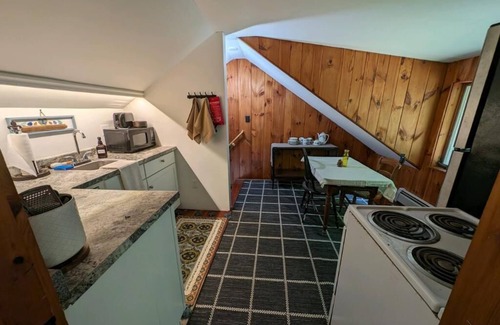 Lake Luzerne-Hadley Apartment | Saratoga Track Season Country Style