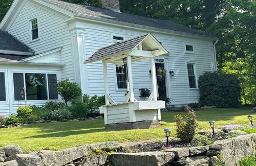 Lake Luzerne-Hadley Apartment | Saratoga Track Season Country Style