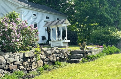 Lake Luzerne-Hadley Apartment | Saratoga Track Season Country Style