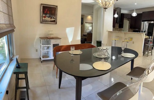Saratoga House | Saratoga Village Executive Homenn