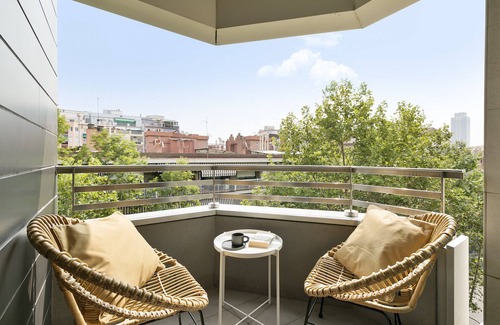 El Parc i la Llacuna del Poblenou Apartment | Sardenya Apartment by Olala Homes