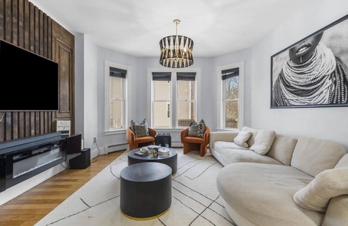 Asylum Hill House | Sargeant Street Sanctuary-4 bedroom home perfect for families