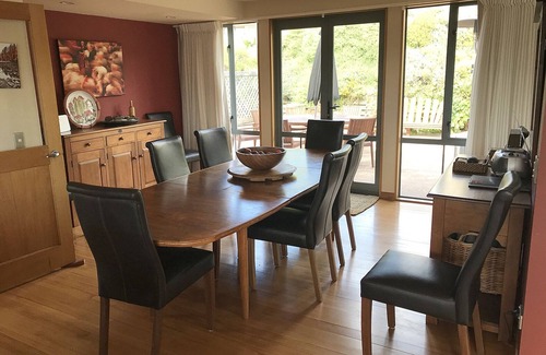 Wanaka House | Sargood Splendour - Wanaka Holiday Home