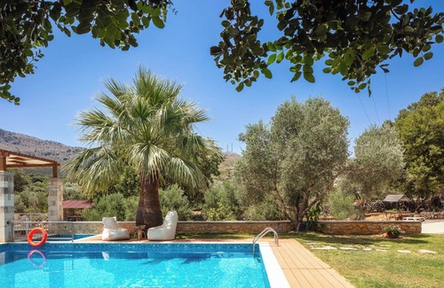 Roussospiti Villa | Saridakis Villa, a multi-generational Retreatn