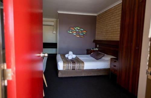 Sarina Hotel | Sarina Motor Inn