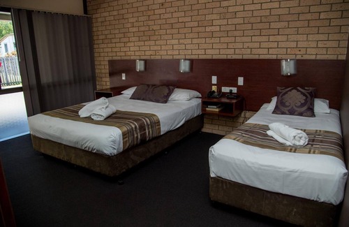 Sarina Hotel | Sarina Motor Inn