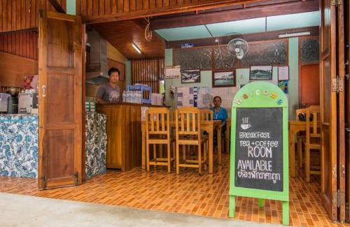 Chong Kham House | Sarm Mork Guest House