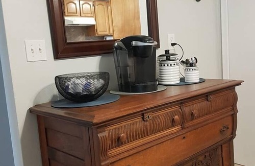 Sarnia House | Sarnia's Central Six - BIG 6 BR/2 BA w/patio & BBQ