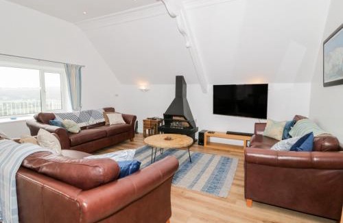 Penrhyn Bay House | Saron Chapel