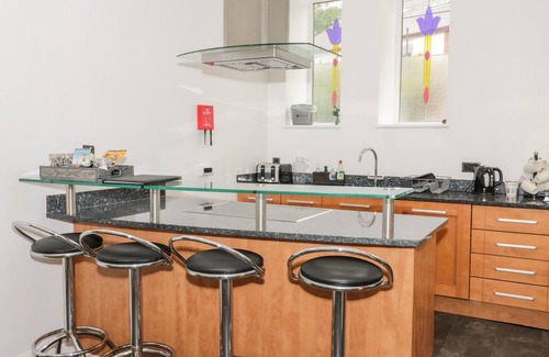 Penrhyn Bay Cottage | SARON CHAPEL, pet friendly, character holiday cottage in Penrhyn Bay