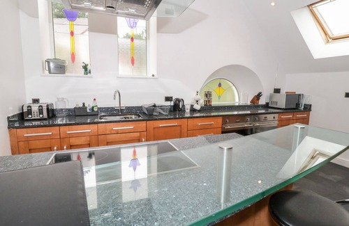 Penrhyn Bay Cottage | SARON CHAPEL, pet friendly, character holiday cottage in Penrhyn Bay