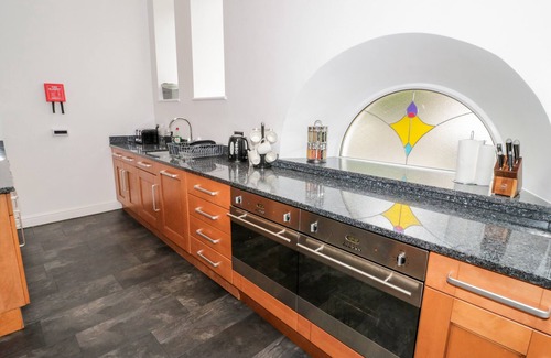 Penrhyn Bay Cottage | SARON CHAPEL, pet friendly, character holiday cottage in Penrhyn Bay