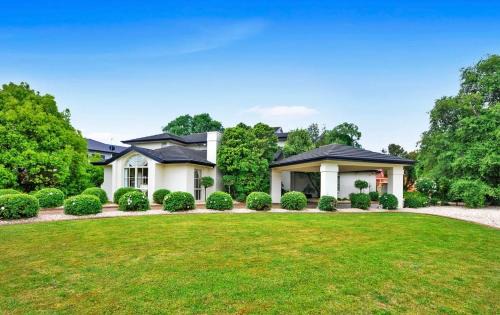 Traralgon House | Sarovar Holidays