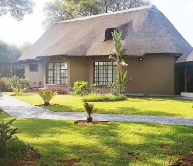 Leeupoort Cabin | Sasavona Game Lodge