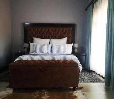Leeupoort Cabin | Sasavona Game Lodge