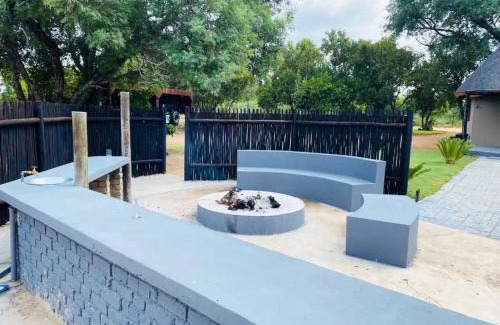 Leeupoort Cabin | Sasavona Game Lodge