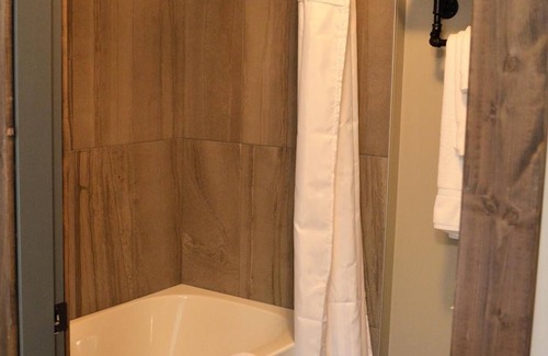 Harrison Mills Hotel | Sasquatch Inn
