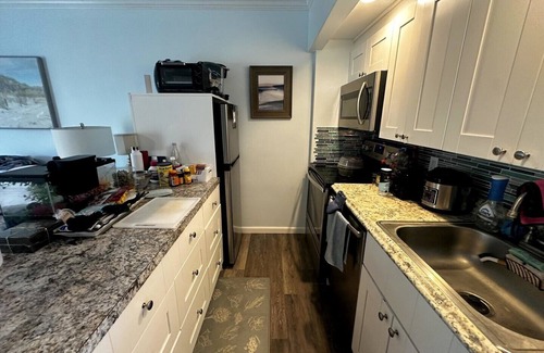 Marco Island Condo | Sassy Studio Condo in Great Central Island Location