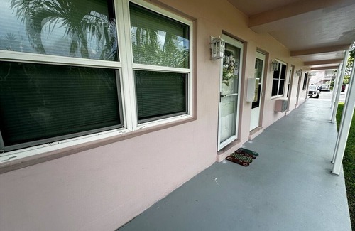 Marco Island Condo | Sassy Studio Condo in Great Central Island Location