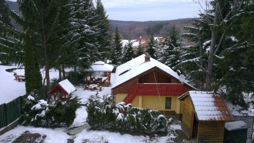 Paradsasvar House | Sasvár Vendégház