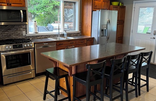 Blind Bay House | Sat-Sat Summer☀️ Water Trampoline, HotTub, Canoe,Paddle Boards,Kayaks, Dock/Buoy