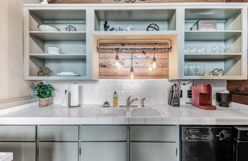 Downtown Apartment | Satchmo: Dwntwn Bryan-Main Street, 2nd floor, King Beds