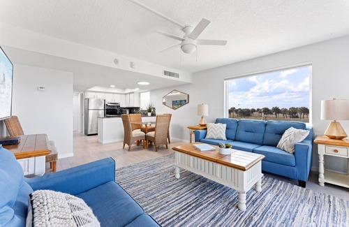 Satellite Beach Condo | Satellite Beach Split-Level Condo with Direct Oceanfront Views & Heated Pool! 🏖️