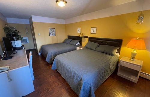 Medicine Hat Hotel | Satellite Motel