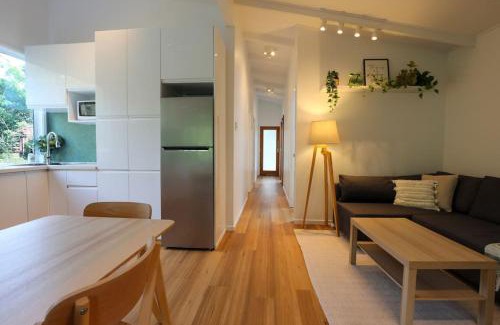 Eagle Heights House | Satin Bower Cottage