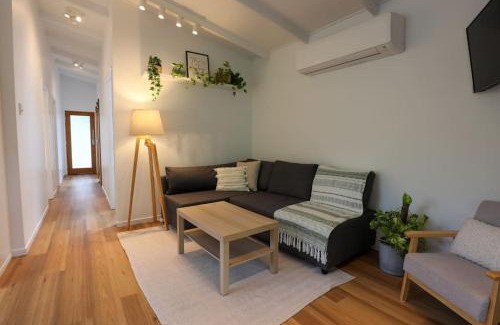 Eagle Heights House | Satin Bower Cottage