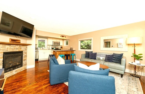 Douglas Cottage | Saugatuck Area - 2BR Hot Tub, Pet Friendly, Large Fully Fenced Yard!