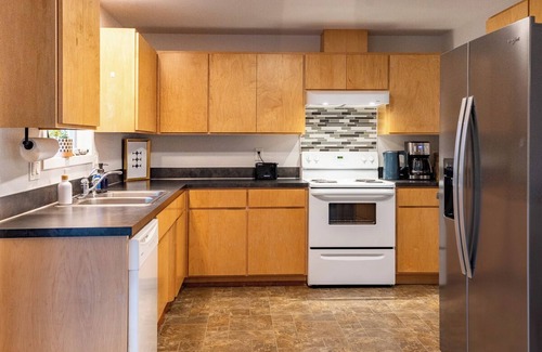Oak Harbor House | Sauna, Beach, Sunset, Game Room, Peace and Quiet, Fun!