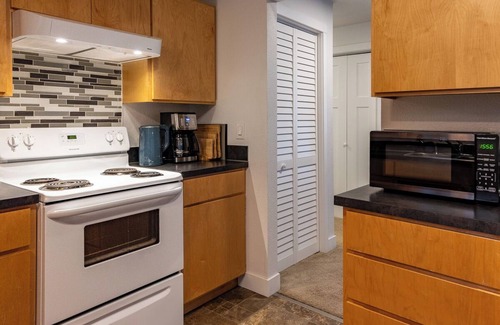 Oak Harbor House | Sauna, Beach, Sunset, Game Room, Peace and Quiet, Fun!