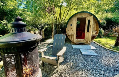 Bowen Island House | Sauna + Cold Plunge @ Boho House on Bowen Island