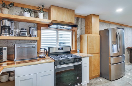 Bozeman Apartment | Sauna, Cold Plunge & More! Belgrade Getaway